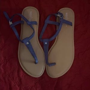 Nice comfortable summer sandals. They have good material and are really nice